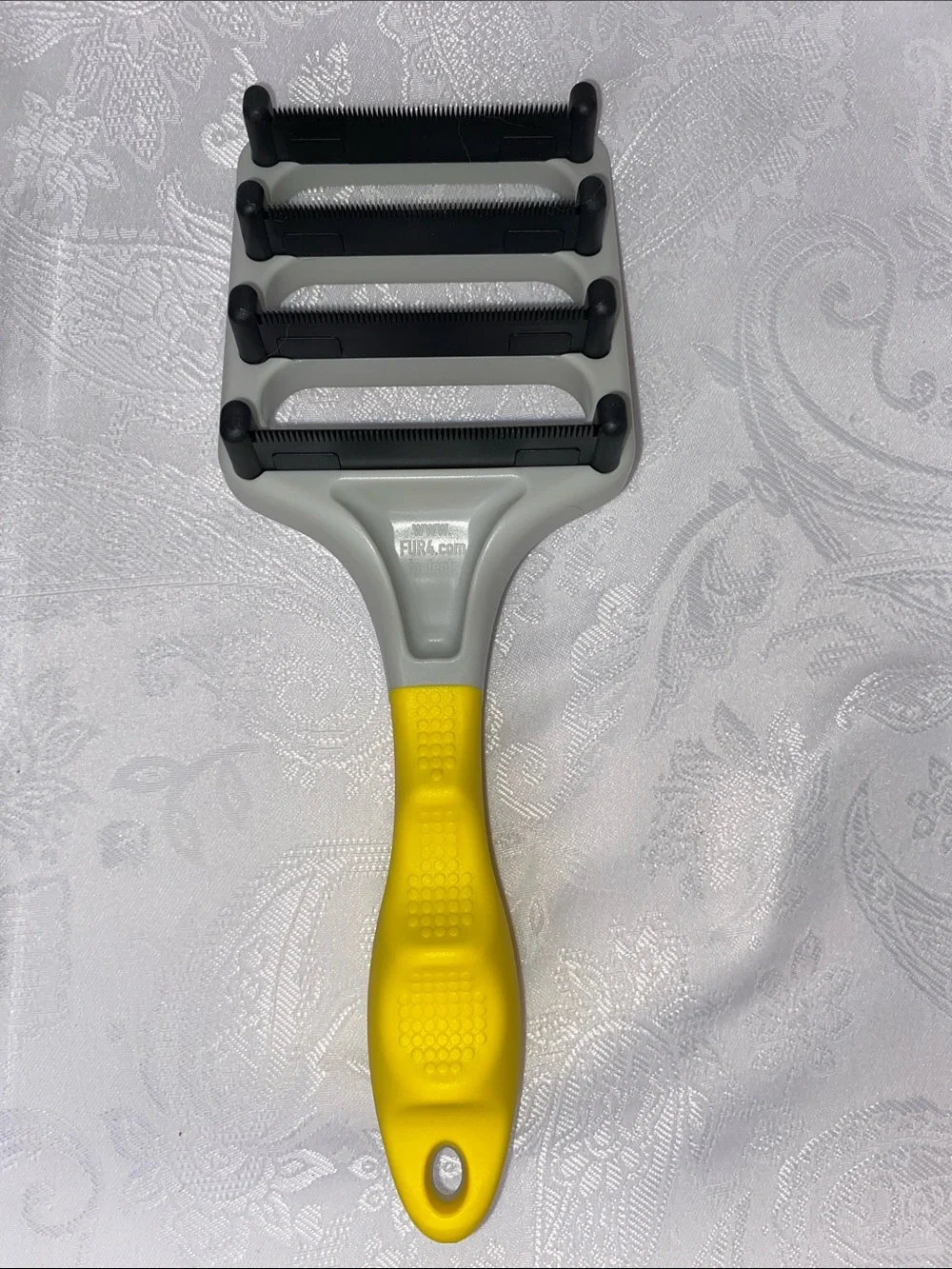EUC FUR4 Short Hair Cat Deshedding Tool, Yellow